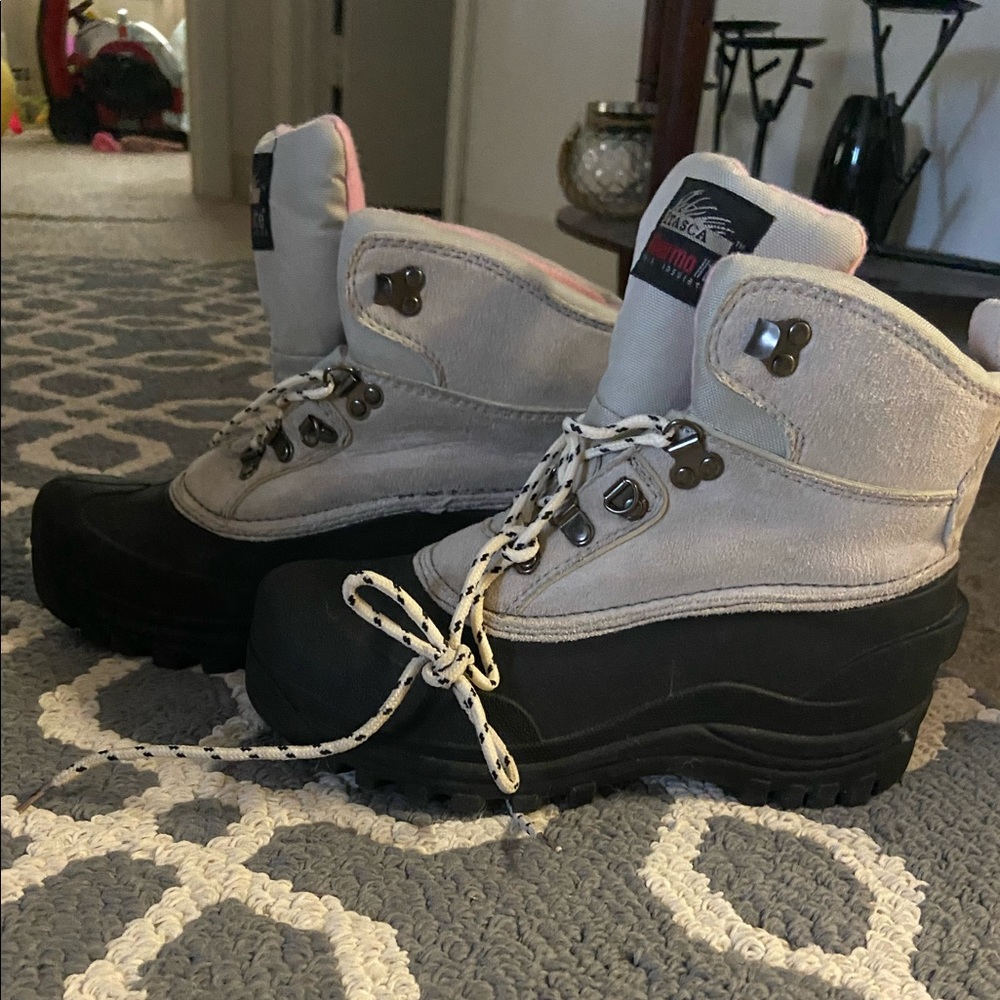 Women’s Size 8 Winter Boots